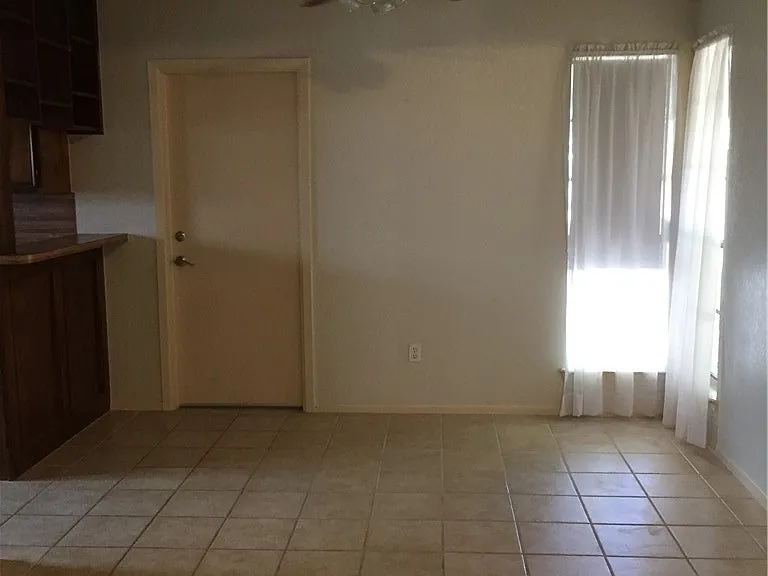 2317 Vialoux Dr — Photo 2