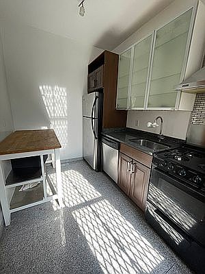 4th image of 80 Edgecombe Ave #24