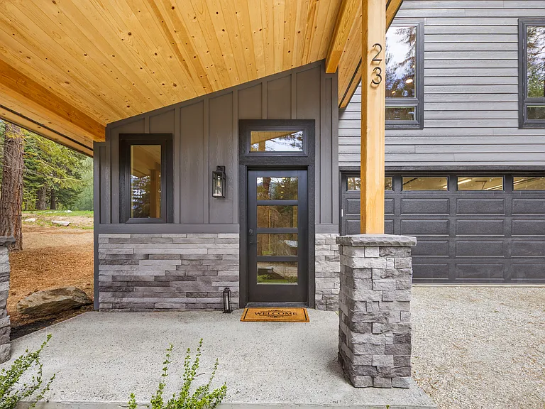 23 Byron Ln — Photo 3