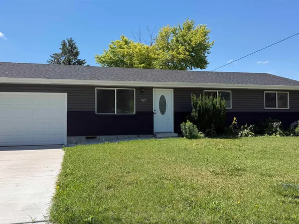 927 16th St, Gothenburg, NE 69138