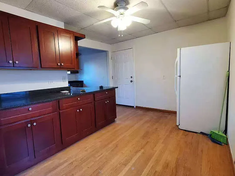 251 W 31st St #3 — Photo 4