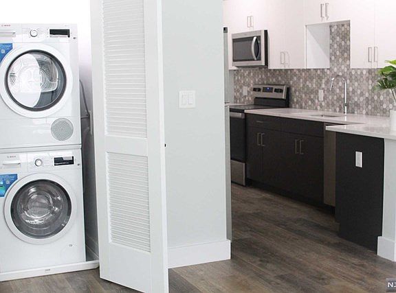 4th image of 270 Orange St #205