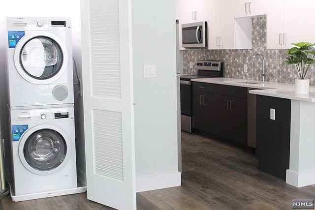 1st image of 270 Orange St #212