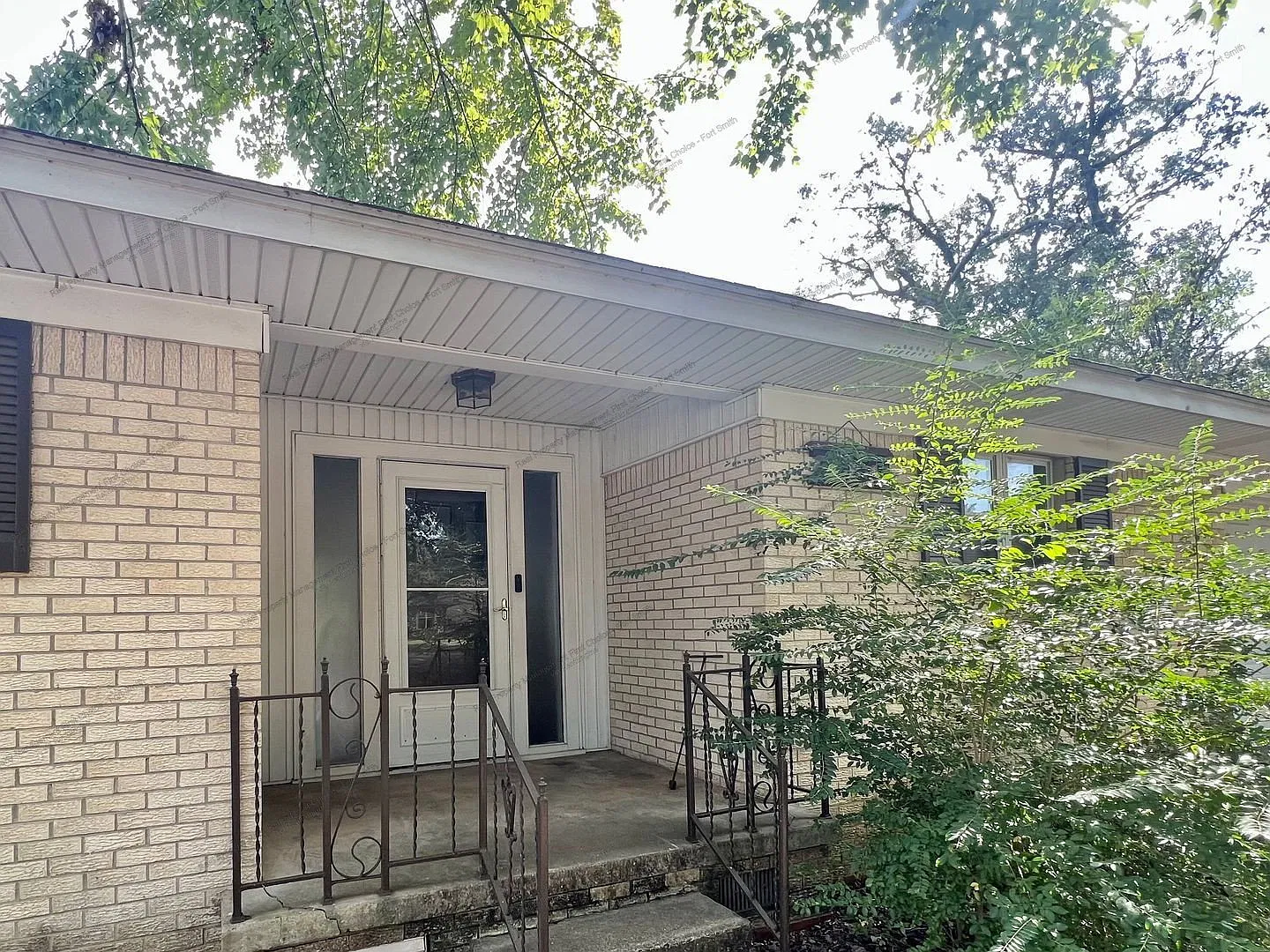 3 bed, 2.0 bath, 1555 sqft, $1,500 — Photo 2