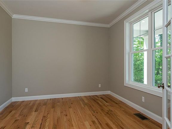 4th image of 432 Shining Rock Dr
