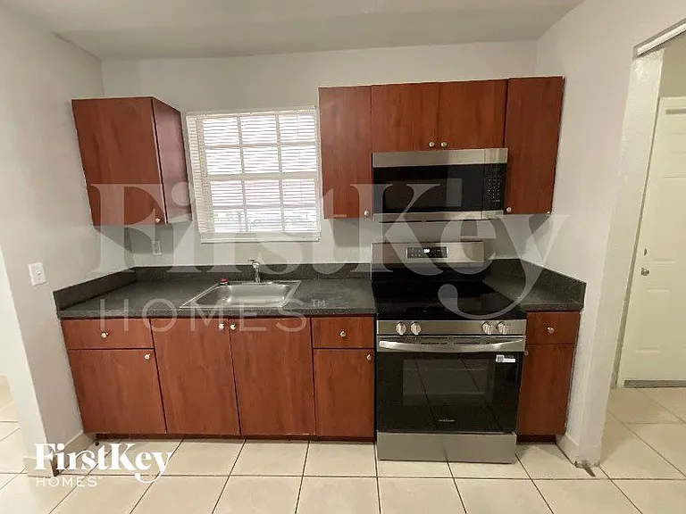 4115 NW 185th St — Photo 6
