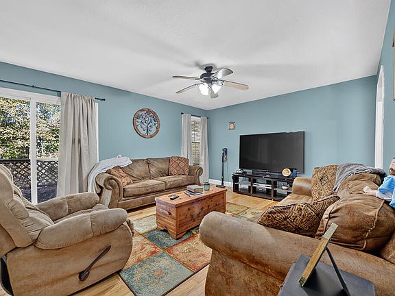 5th image of 99 Highland Cir