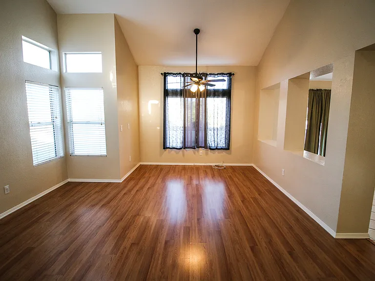 17716 Streamside Ln — Photo 4