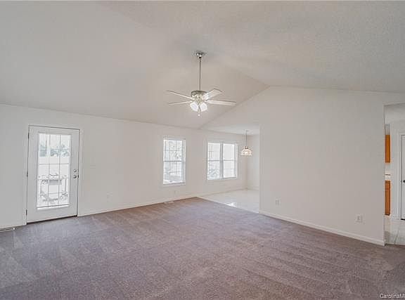 4th image of 115 Wagon Wheel Way