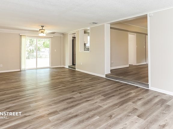 4th image of 3658 Colebrooke Dr