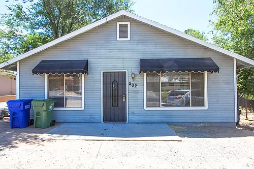 202 S Robinson Dr Photo 1