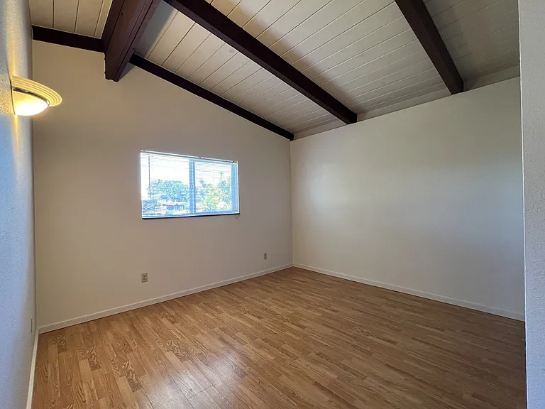 1268 Fernwood Dr — Photo 9