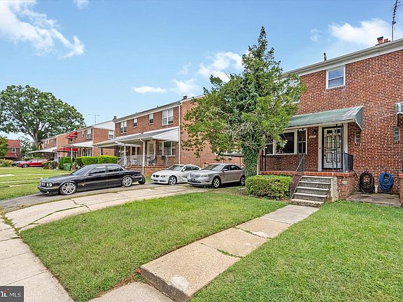 3rd image of 3707 Howard Park Ave