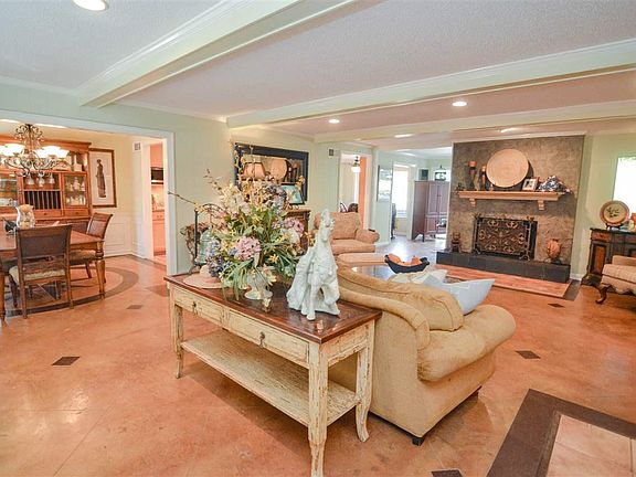 3rd image of 2970 Woffington Ln
