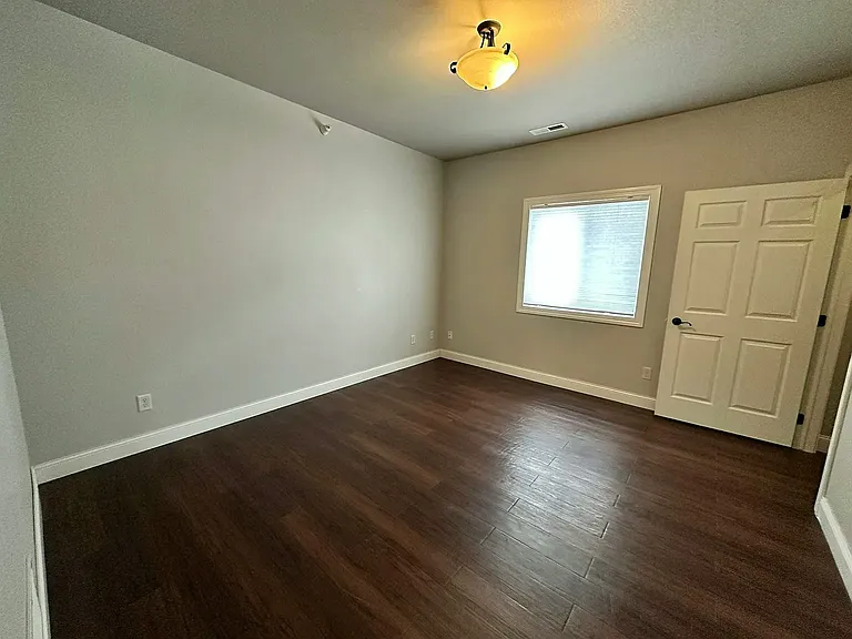 1111 Anamosa St #3 — Photo 4