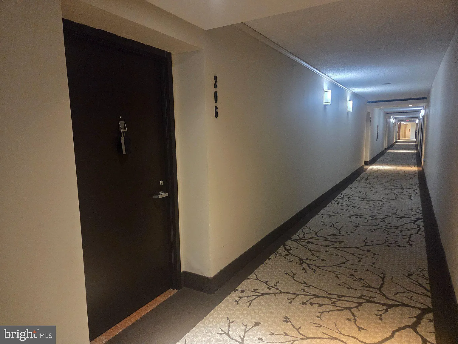 2 bed, 2.0 bath, 1049 sqft, $2,500 — Photo 2