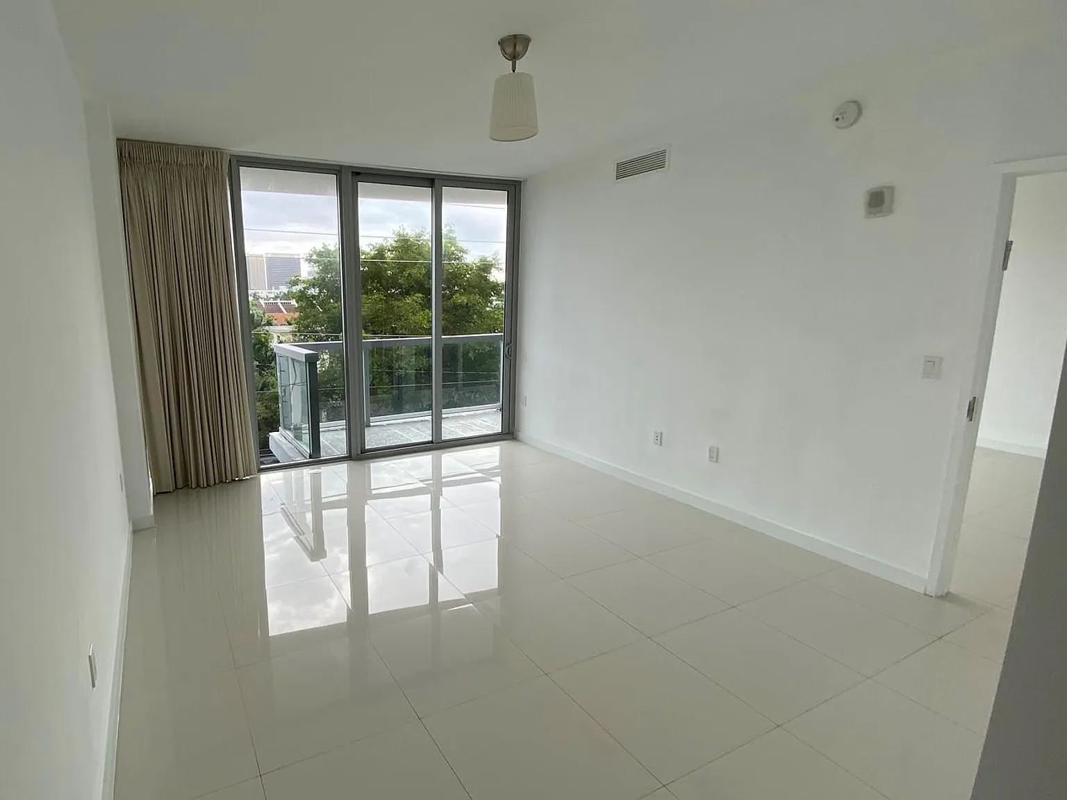 2 bed, 1239 sqft, $6,800 — Photo 3
