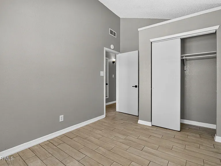 9128 Bur Oak Cir — Photo 21