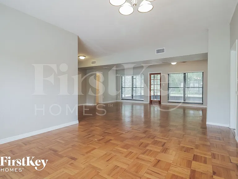 2812 Walnut St — Photo 4