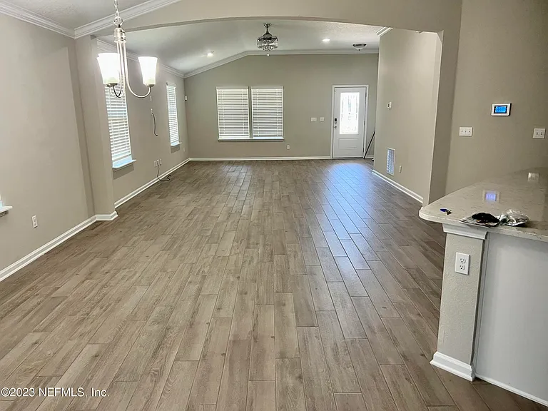 574 Northside Dr S — Photo 7
