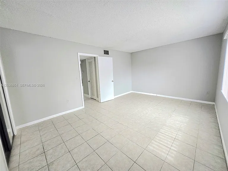 335 SW 20th St #7 — Photo 10