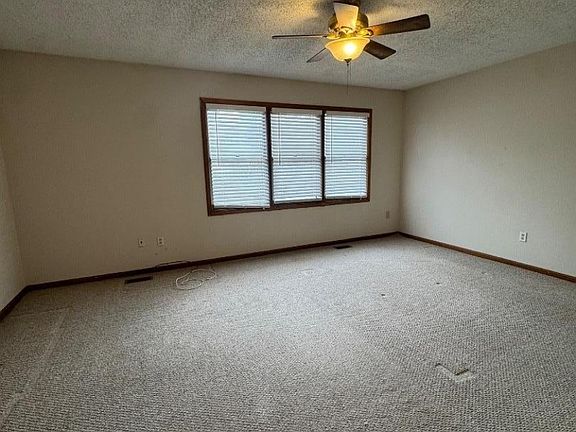 3rd image of 62 Heritage Ln
