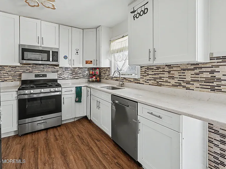 88 Curtis Pl — Photo 3