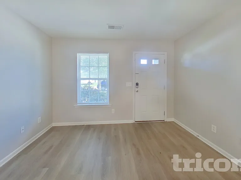 248 Eagle Pointe Dr — Photo 3