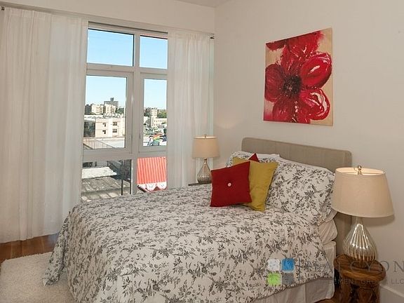 3rd image of 301 Sullivan Pl APT 6B