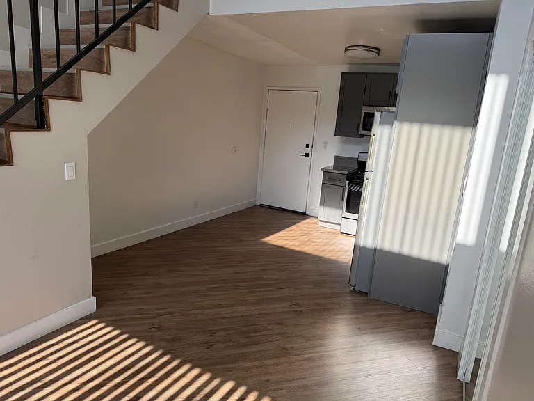 310 1/4 S Kenmore Ave #201 — Photo 15