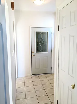 Rented by Zikos Realty Services | media 31