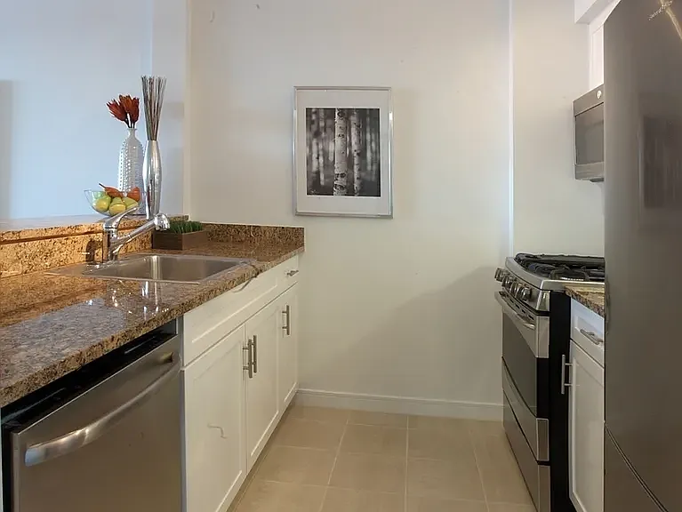 317 W 61st St #12D — Photo 4