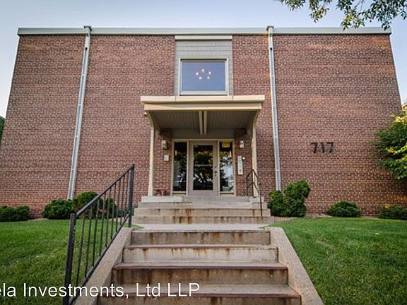 2nd image of 717 University Ave SE APT 206