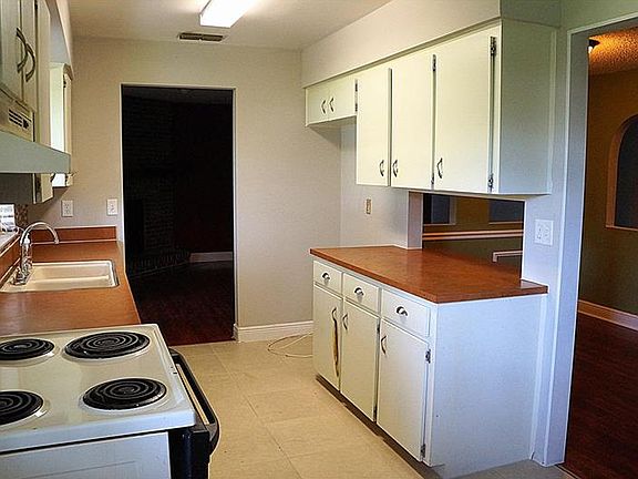 5th image of 6216 Doe Cir W