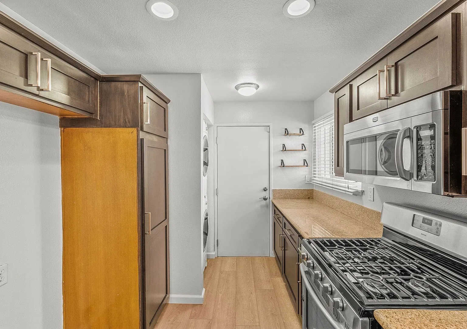 Gorgeous 2 Bedroom Home in the Gated Las Ventanas Community of Valencia! — Photo 4