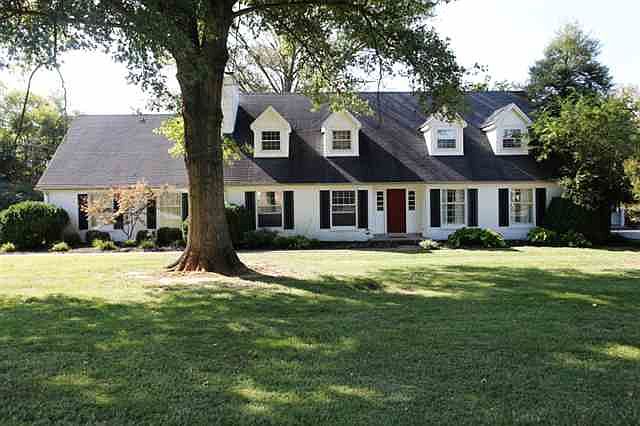 1st image of 2111 Sycamore Dr