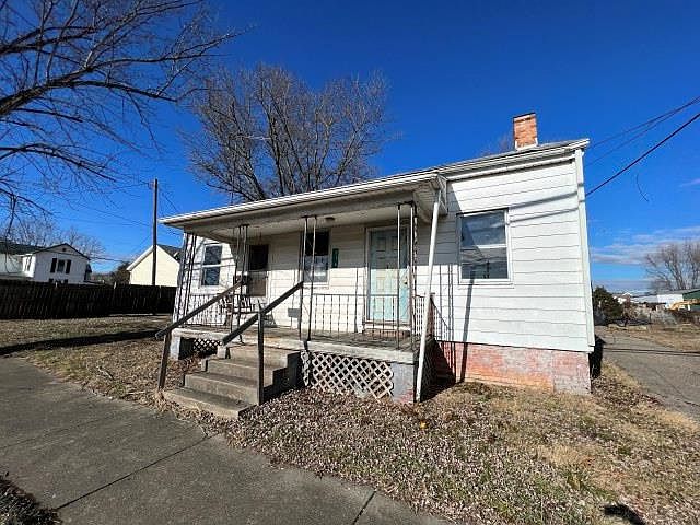 1st image of 216 W Main St
