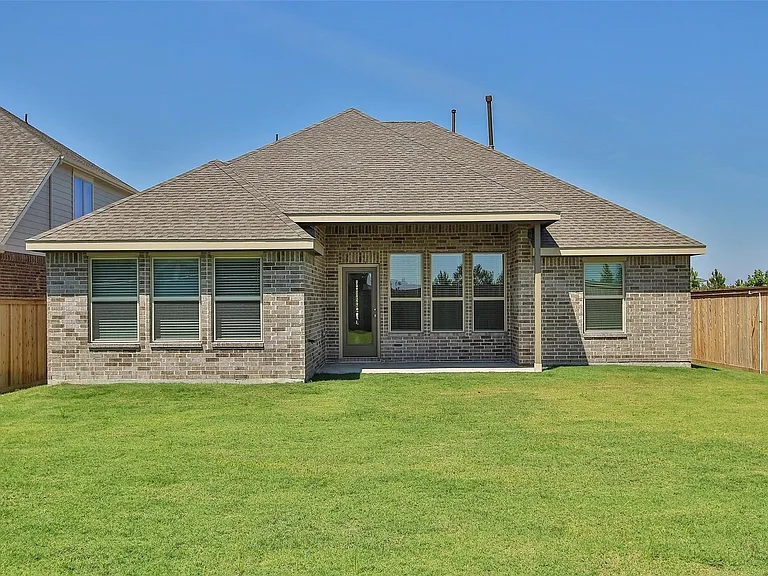 15230 Kickapoo Cavern Dr — Photo 35