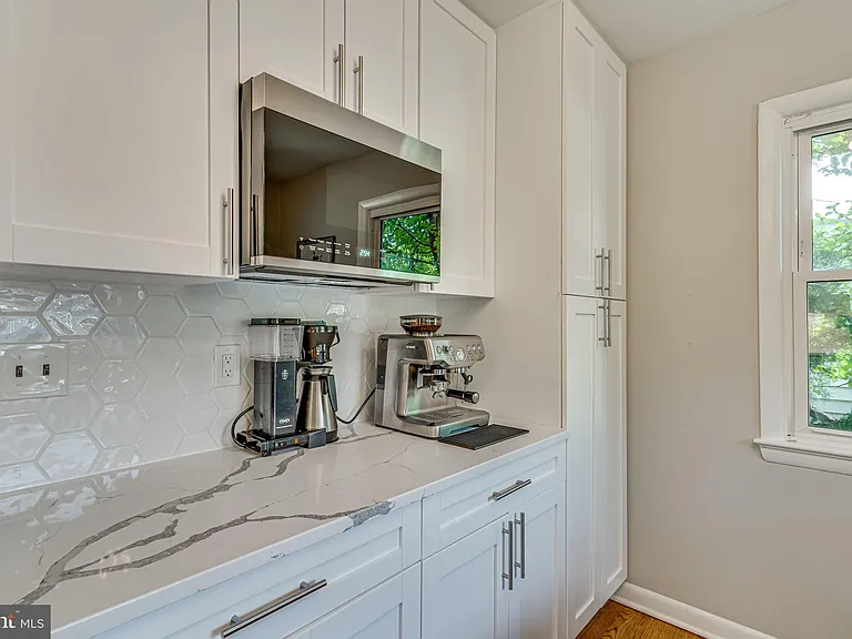3 Groves Ave — Photo 12