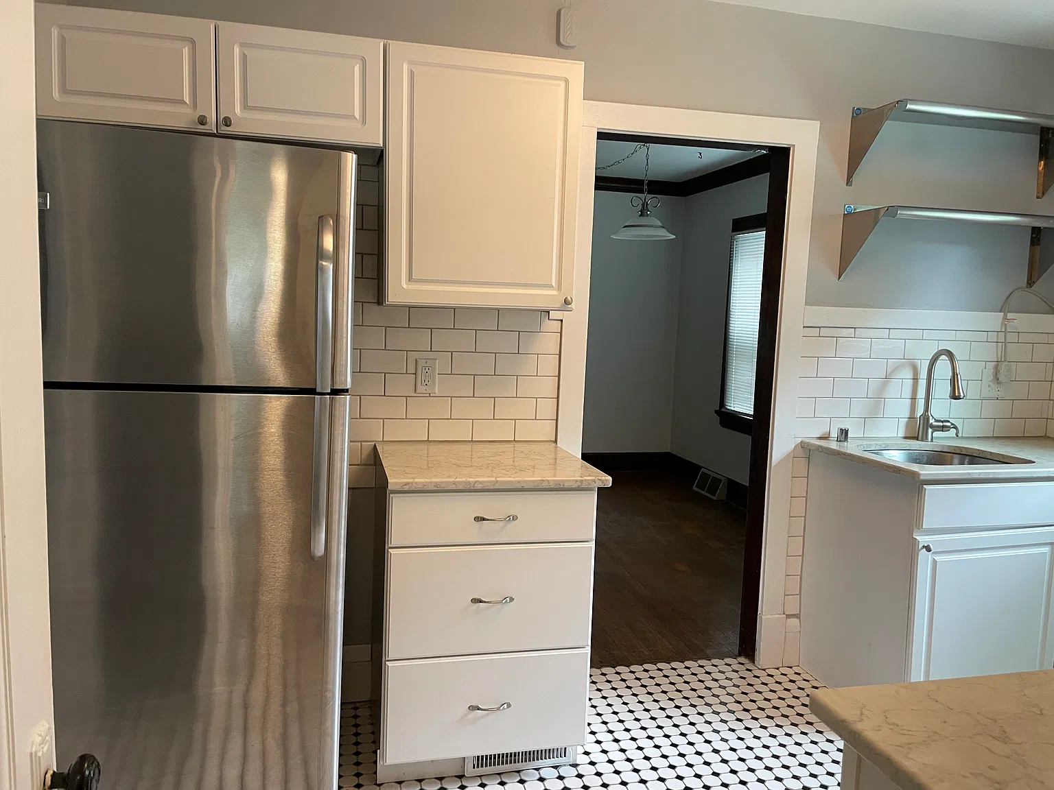 3 bed, 1093 sqft, $2,200 — Photo 3