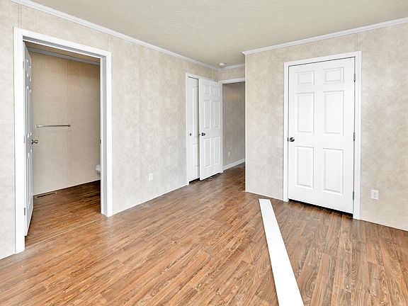 5th image of 4359 Dogwood Blvd #660