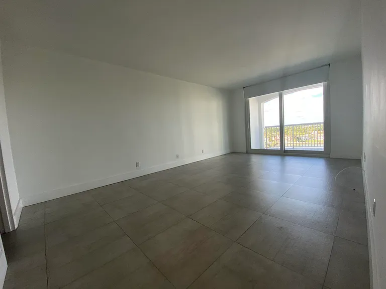 5401 Collins Ave #620 — Photo 14