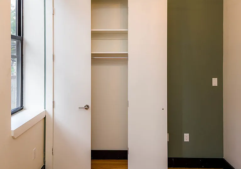 277 Irving Ave #2R — Photo 6