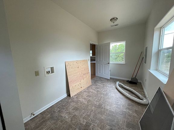 4th image of 1055 NE Klamath Ave #A