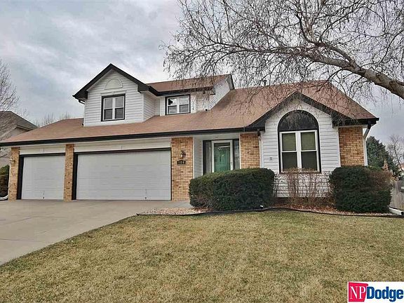 2nd image of 804 Lexington Ln