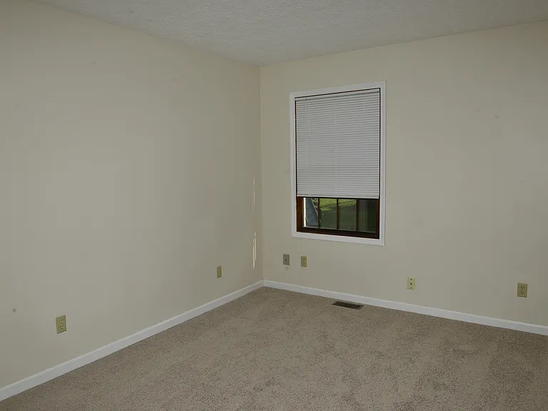 Second (Middle) Bedroom