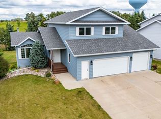 518 Huron Dr, Bismarck, ND 58503