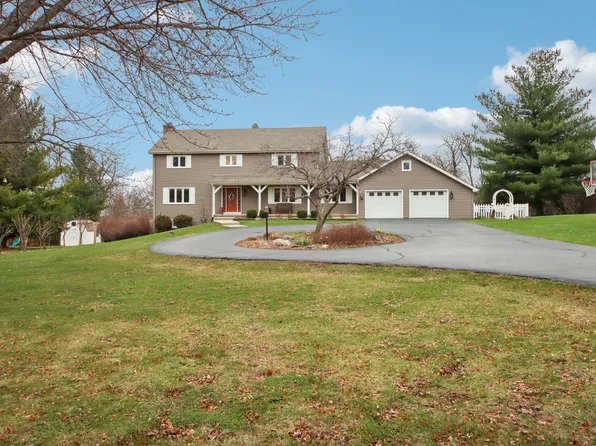 3720 Great Hill Rd, Crystal Lake, IL 60012