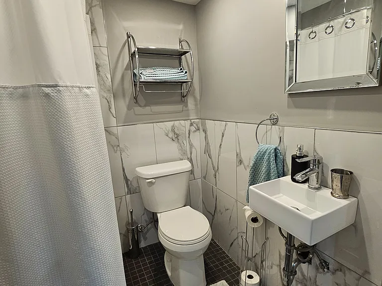 715 Pharmacy Ave — Photo 16