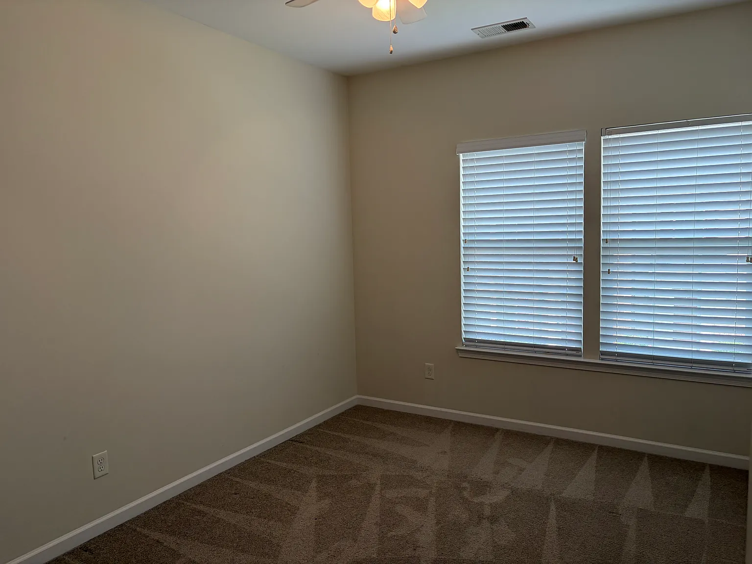3 bed, 2.5 bath, 1804 sqft, $1,900 — Photo 3